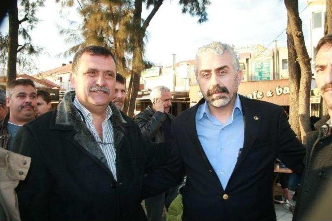 Ayvalıklı &Uuml;lk&uuml;c&uuml;ler Hocalı Ve &Ouml;zgecan İ&ccedil;in Meydana İndi