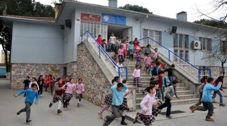 İncirliova'da Ilkokulda Ilkyardım Tatbikatı