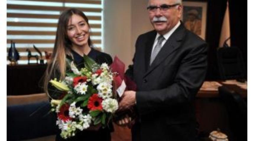 &Ccedil;anakkale Şehitleri I&ccedil;in 100 Metreye Dalacak