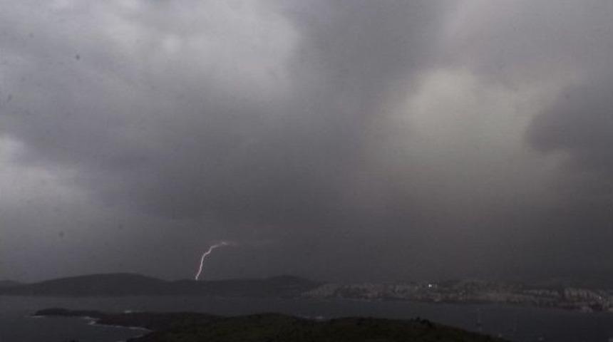 Bodrum&rsquo;da Fırtına Ve Sağanak Yağış Etkili Oldu