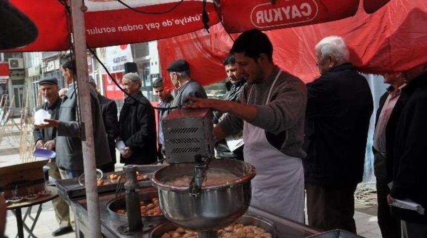 Demirci&rsquo;de Erbakan İ&ccedil;in Lokma Hayırı Yapıldı