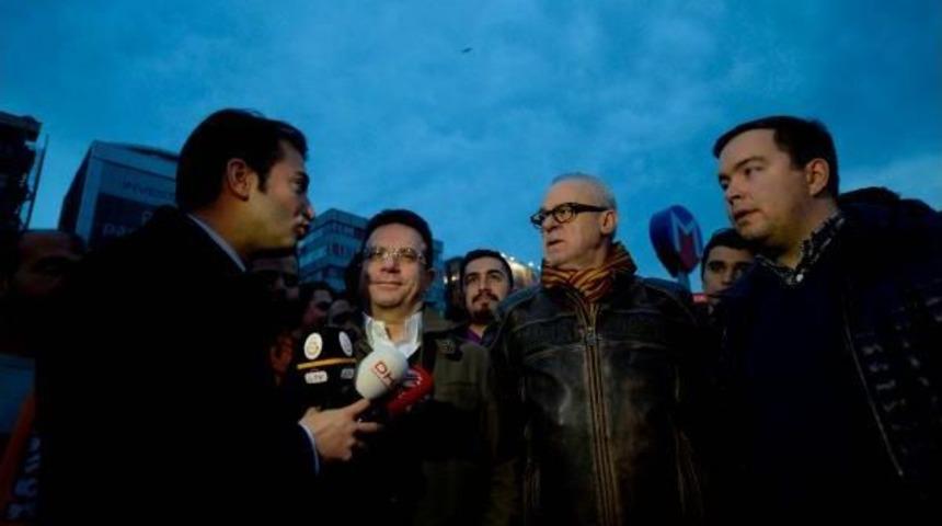 Galatasaraylı Y&ouml;neticiler Taraftara Sahip &Ccedil;ıktı