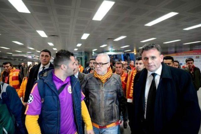 Galatasaraylı Yöneticiler Taraftara Sahip Çıktı