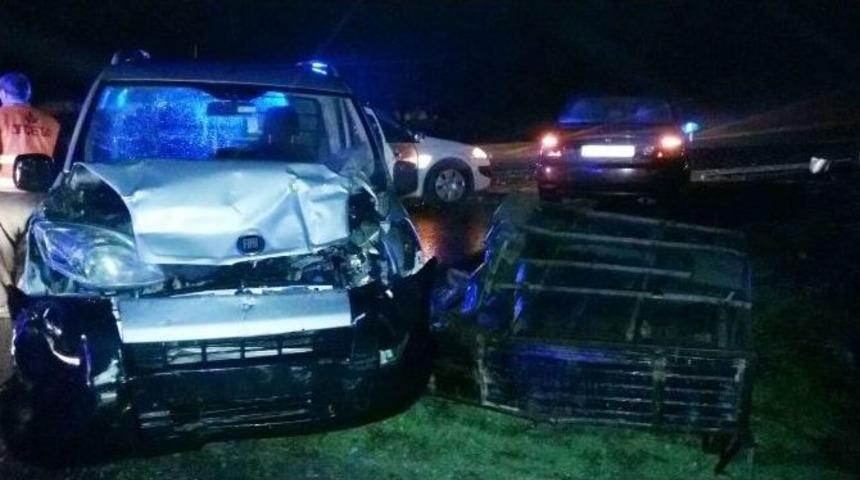 Akhisar&rsquo;da Trafik Kazası: 1 &Ouml;l&uuml;, 2 Yaralı