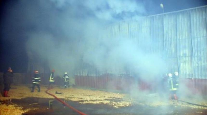 Gaziantep'te Ahşap Palet Atölyesinde Yangın