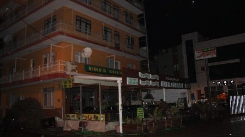 İzmir&rsquo;de &Ccedil;&ouml;kme Tehlikesiyle 2 Bina Boşaltıldı