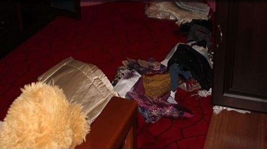 Bilecik&rsquo;te Hırsız Adeta Evin Altını &Uuml;st&uuml;ne Getirdi