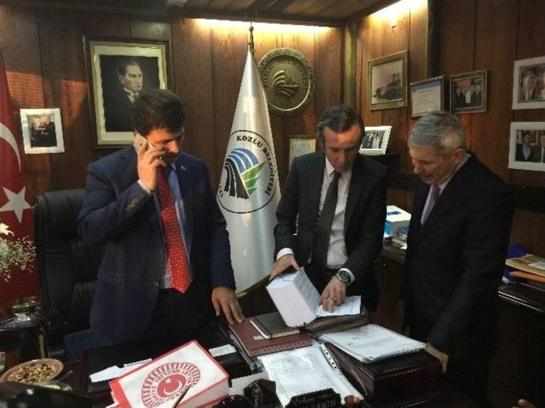 Dr. Hasan &Ouml;zg&uuml;r &Ouml;zen&rsquo;den Ak Parti İl Başkanlığına Ziyaret