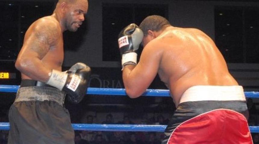 Altın Kemerin Sahibi Abd'li Thompson Oldu