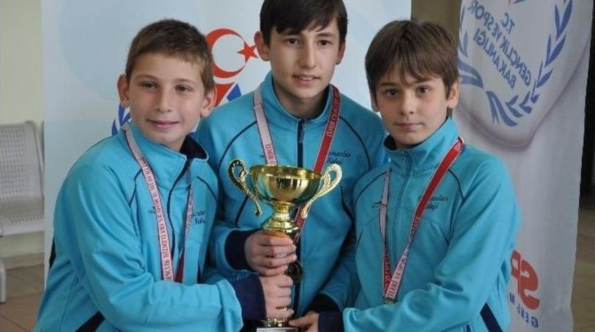 Yamanlar Koleji Teniste Şampiyon Oldu