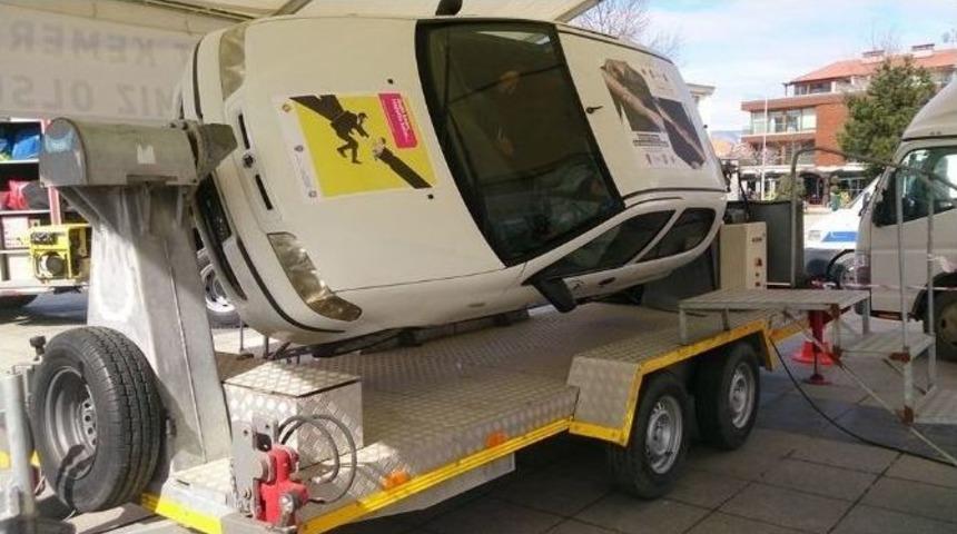 D&uuml;zce&rsquo;de Emniyet Kemerinin &Ouml;nemi Sim&uuml;lasyon Aracıyla Anlatıldı