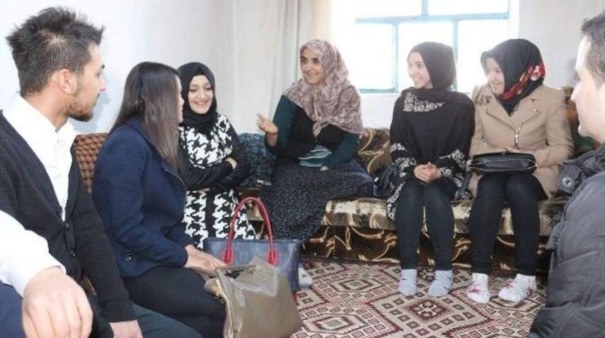 Ak Partili Gen&ccedil;lerden Yaşlılara Ziyaret