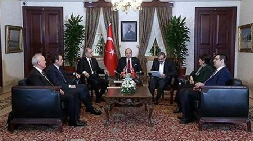 Akdoğan Ile Hdp Heyetinin "&ccedil;&ouml;z&uuml;m S&uuml;reci " G&ouml;r&uuml;şmesi Sonrası A&ccedil;ıklama (1)