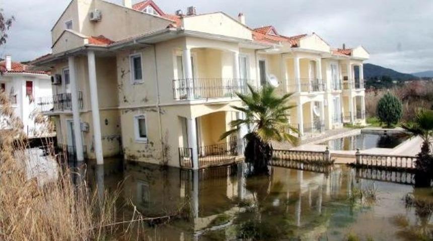 Fethiye'de Ev, Işyeri Ve Seraları Su Bastı