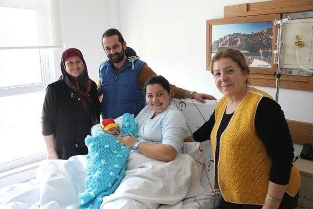 Yeni Devlet Hastanesi’nde İlk Bebek Heyecanı