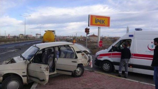 Tankerin Çarptığı Otomobildeki Aile Ölümden Döndü