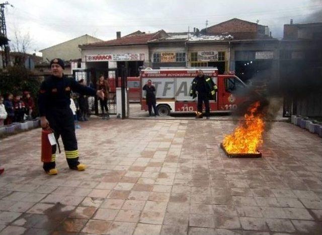 Miniklere Yangın Eğitimi Verildi