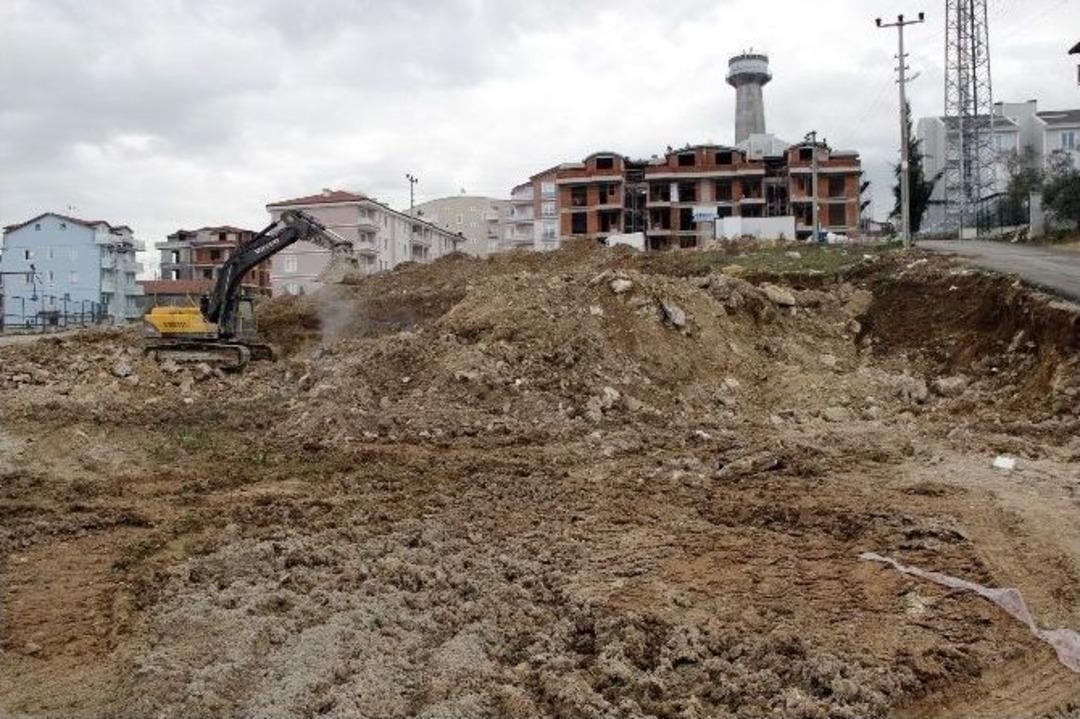 İnşaat Kazısında Bin Yıllık Mezar Ve Kemikler Bulundu