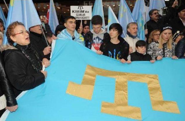Kırım Ve Ukraynalılar Ortak Protesto Gösterisi Yaptı