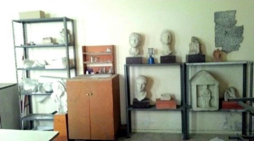 Kyme Arkeoloji M&uuml;zesi Ve Kazıevi'nin Tahliyesini Bakanlık Durdurdu