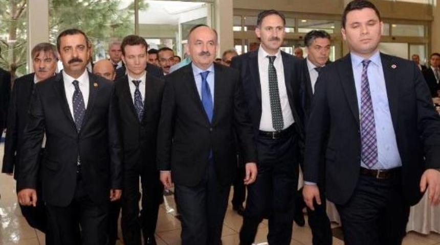 Bakan M&uuml;ezzinoğlu'ndan Sağlık &Ccedil;alışanlarına: Bu Milletin Dualarıdır Bunun Karşılığı