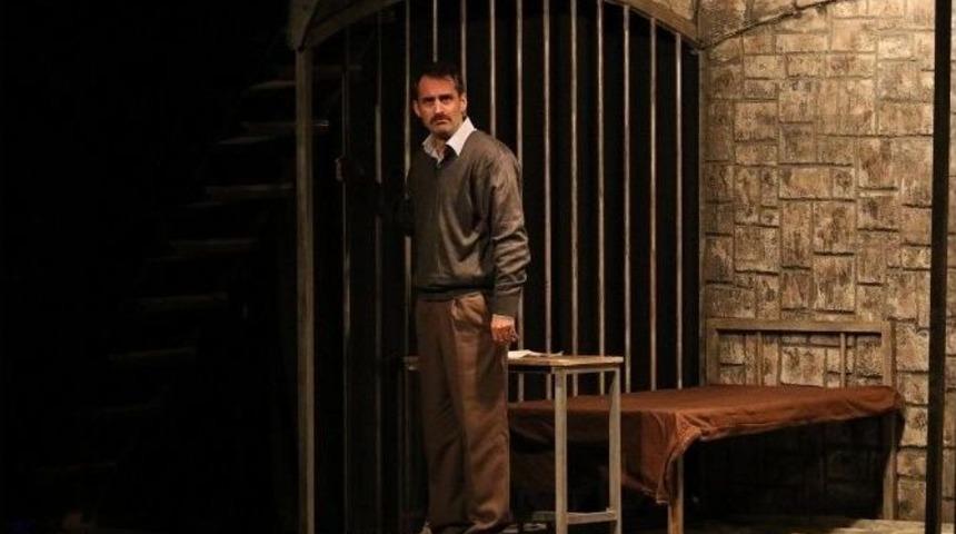 "yaslıada" Oyunu Ey&uuml;pl&uuml;ler İle Buluştu