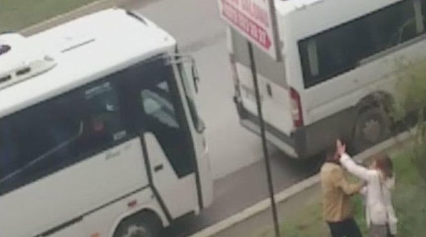 Gen&ccedil; Sevgililer Sokak Ortasında Tekme Tokat Kavga Etti