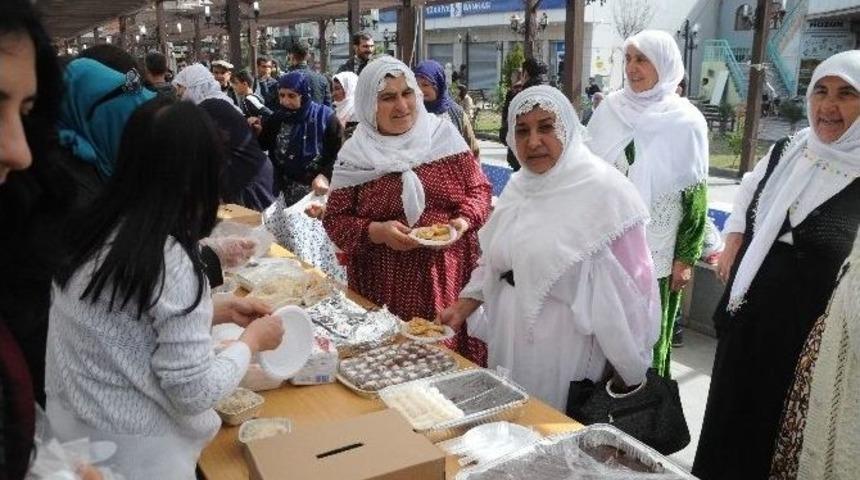Cizre&rsquo;de Kobani&rsquo;ye Destek İ&ccedil;in Yardım Kermesi A&ccedil;ıldı