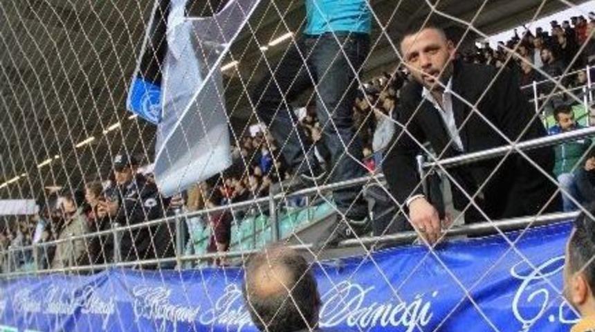 Polis Fırat &Ccedil;akıroğlu Posterini Ve T&uuml;rk Bayrağını İndirdi