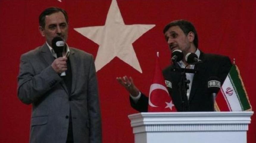 Ahmedinejad'ı Protesto Etti Ortalık Karıştı