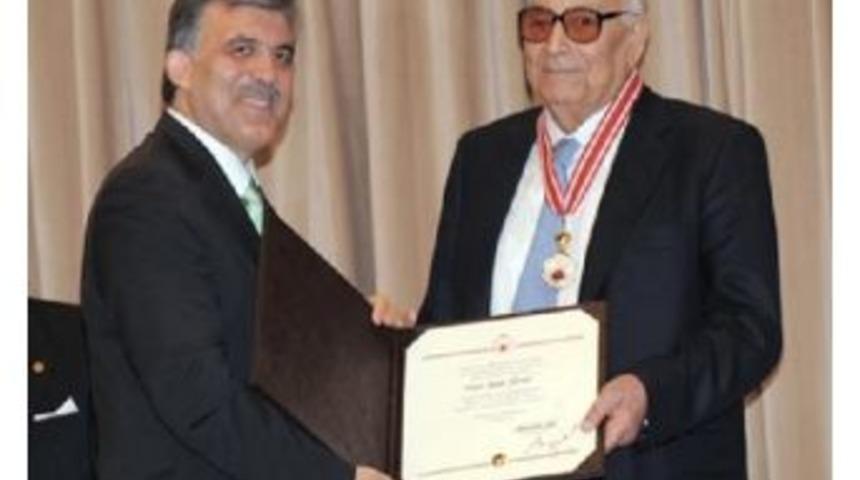 Abdullah G&uuml;l'den Yaşar Kemal I&ccedil;in Fotoğraflı Başsağlığı Mesajı