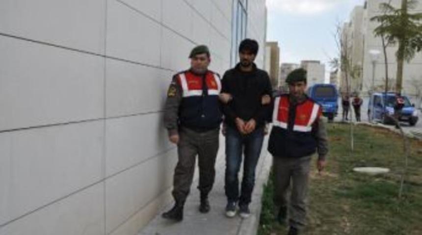 &Ccedil;obanı &Ouml;ld&uuml;r&uuml;p, K&uuml;&ccedil;&uuml;kbaş Hayvanlarını &Ccedil;alan Zanlı &Ccedil;ıkarıldığı Mahkemede Tutuklandı