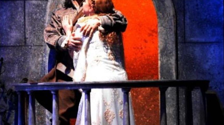 Romeo Ile Juliet B&uuml;y&uuml;ledi