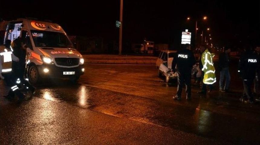 Otomobiller &Ccedil;arpıştı: 3 Yaralı