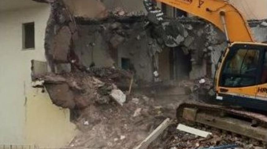 3 Katlı Bina Yıkılıyor