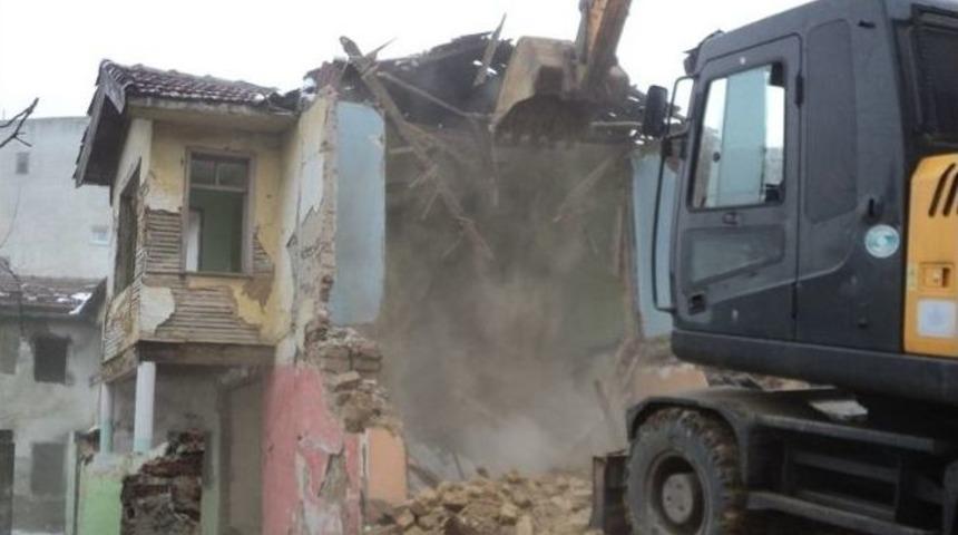 Yıldırım&rsquo;da Metruk Binalar Yıkılıyor