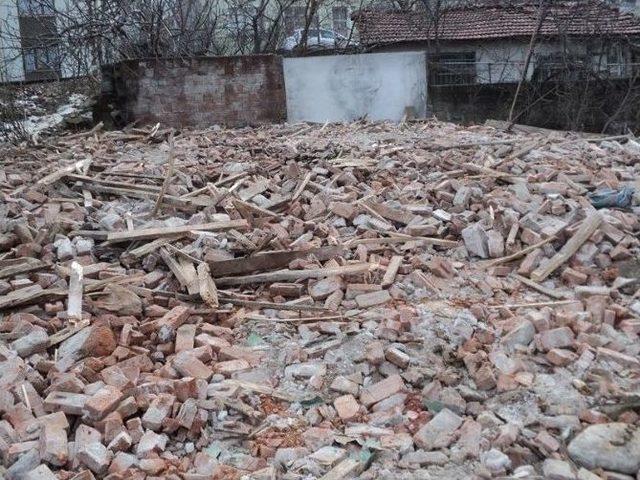 Yıldırım&rsquo;da Metruk Binalar Yıkılıyor 1