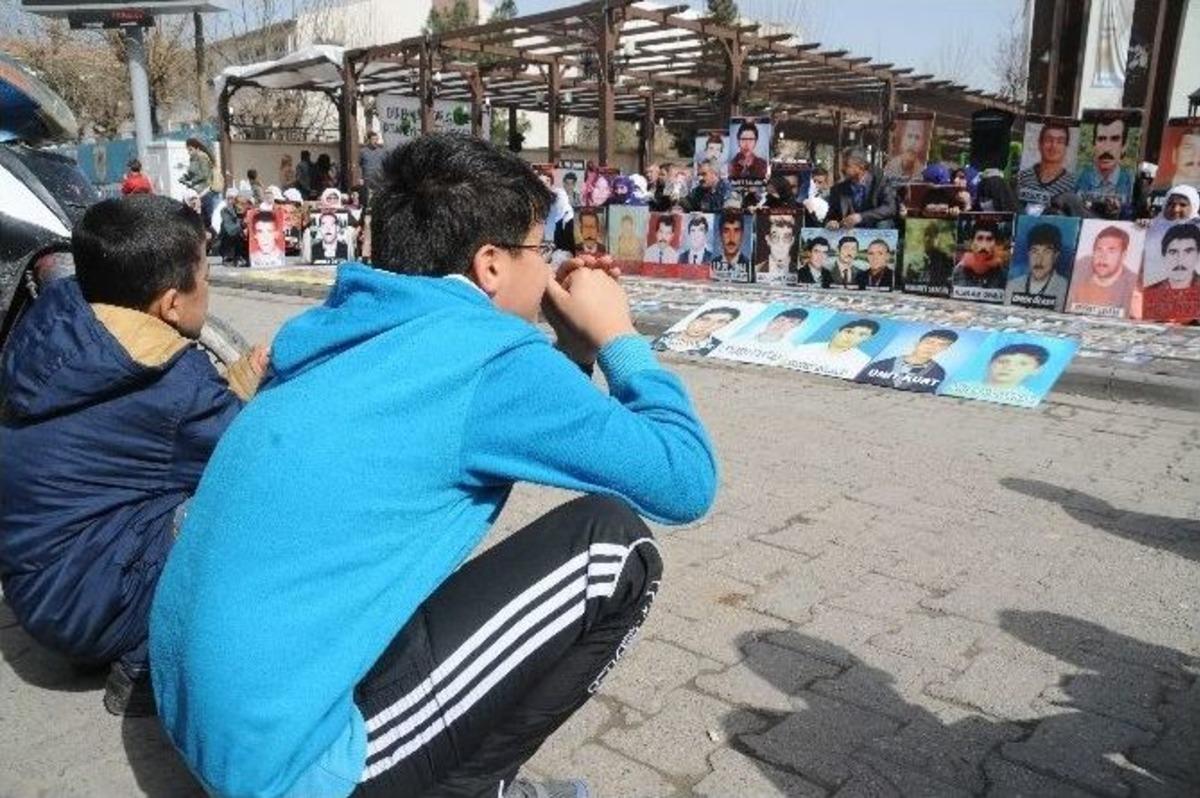 Cizre&rsquo;de Kayıp Yakınlarının Oturma Eylemi Devam Ediyor