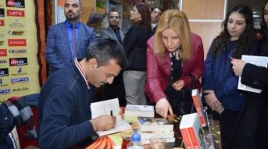Yazar Sinan Aky&uuml;z Malatyalı Hayranlarıyla Buluştu
