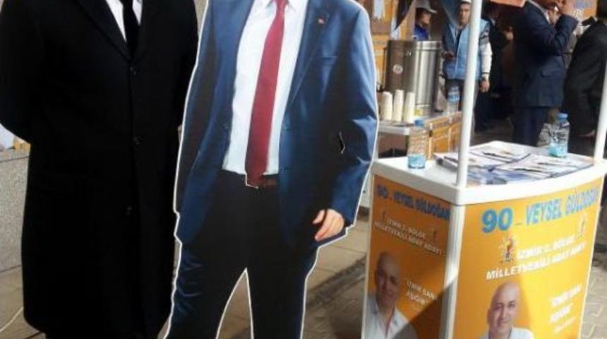 Ak Parti, İzmir'de Teşkilata Aday Adaylarını Sordu