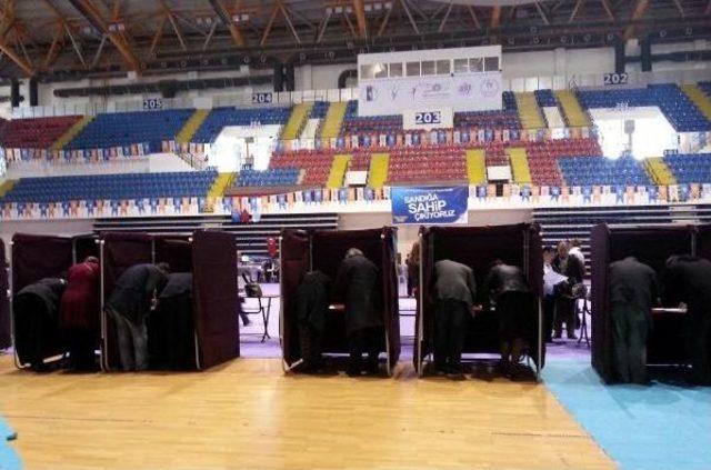 Ak Parti, İzmir'de Teşkilata Aday Adaylarını Sordu