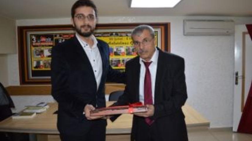 Hikmet Anıl &Ouml;ztekin Okurlarıyla Buluştu