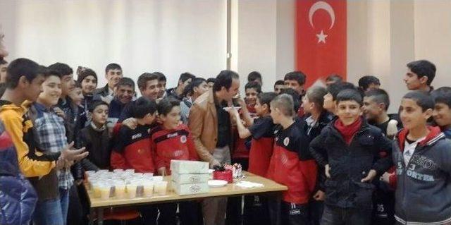 Öğrencilerden Kaymakam Erkan’a Doğum Günü Sürprizi