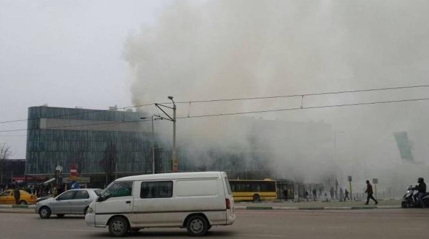 Avm&rsquo;de Yoğun Duman Paniği