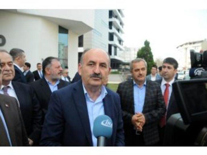 Sağlık Bakanı Müezzinoğlu'nun Önünde Kendini Yakmak Istedi (2)
