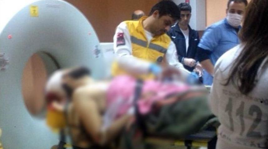 Sınırda Bomba Y&uuml;kl&uuml; Ara&ccedil; Patladı 2 Kişi &Ouml;ld&uuml;, 8 Kişi Yaralandı