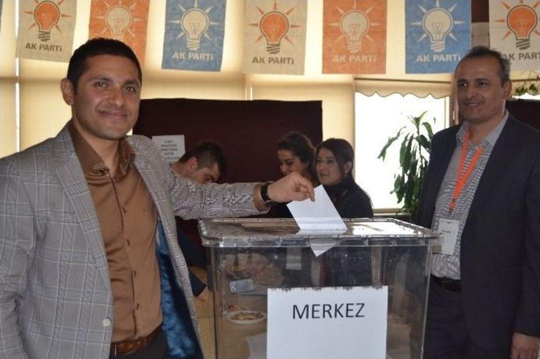 Ak Parti&rsquo;de Temay&uuml;l Yoklaması