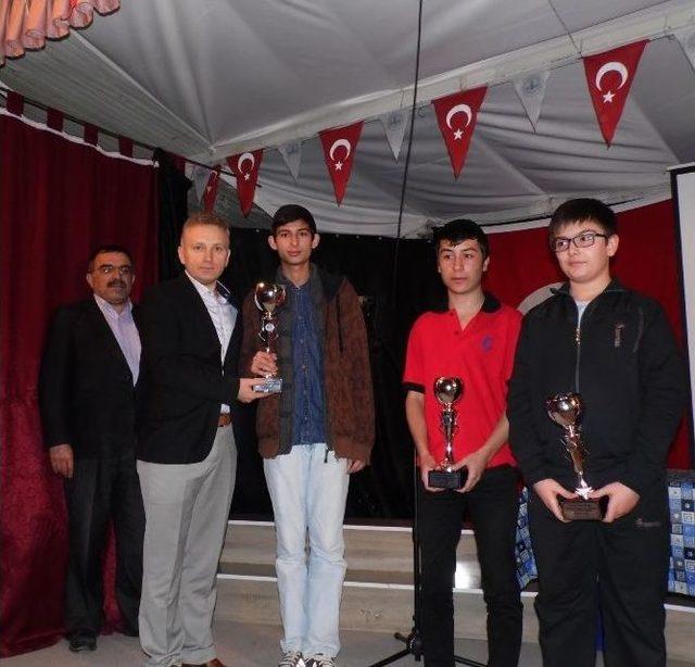 Vergi Haftası Satranç Turnuvası Kazananları Ödüllerini Aldı