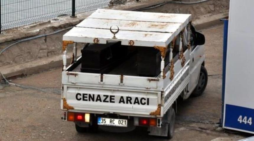 Kuşadası'nda Sahilde Ceset Bulundu