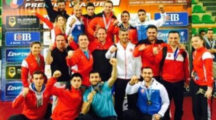 Milli Karateciler Madalyaları Topladı